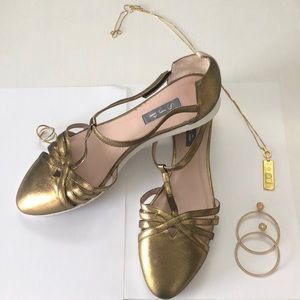 SJP by Sarah Jessica Parker Metallic Gold Meteor sandal sz 40